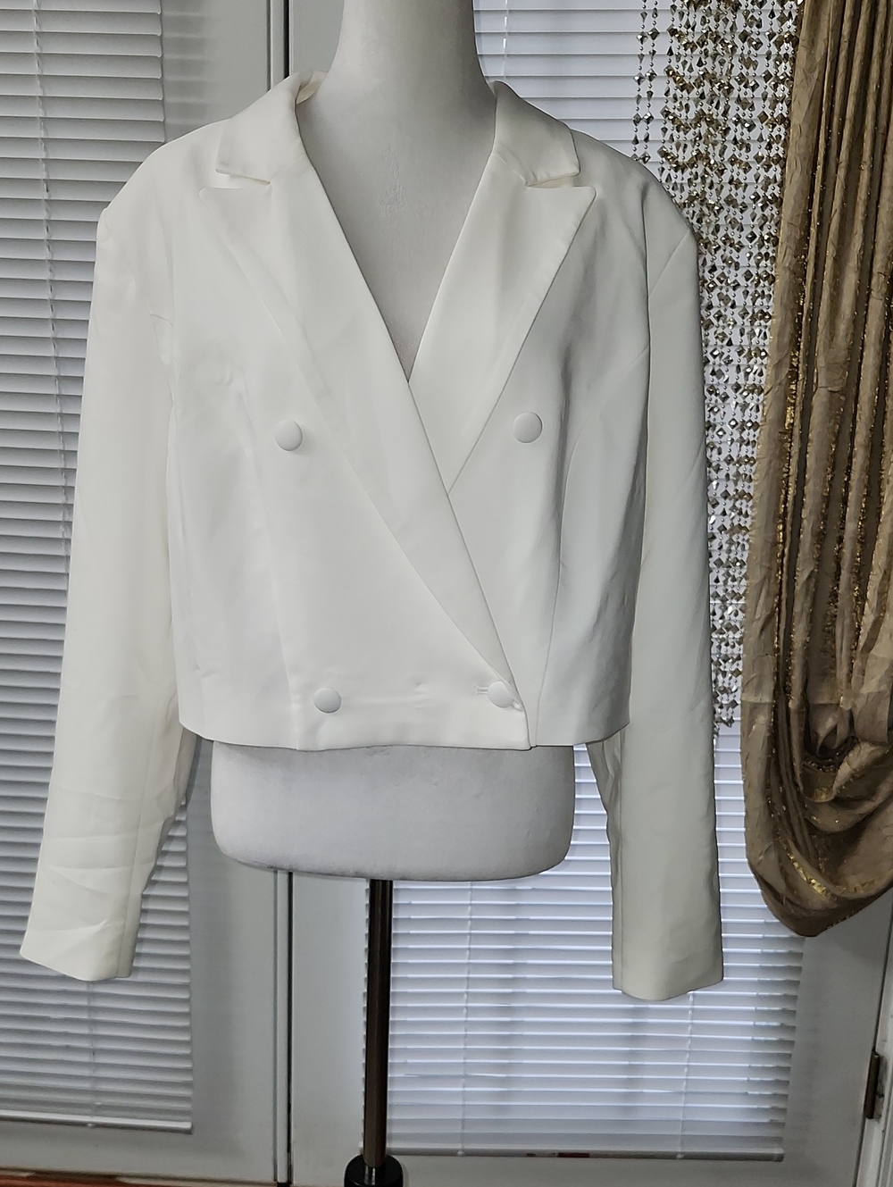 Fashion to Figure Cropped Double-Breasted Ivory Blazer